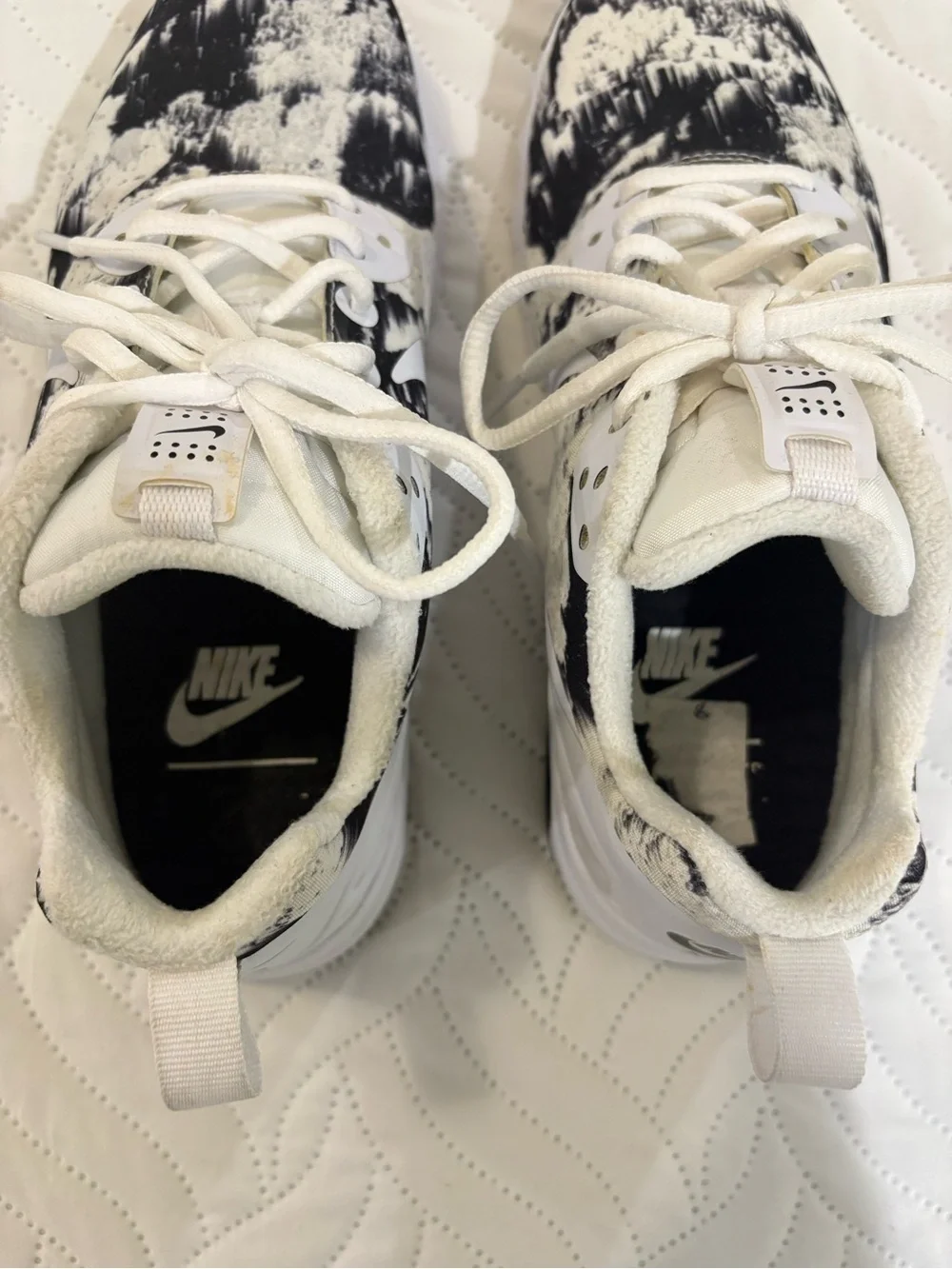 Women’s Nike Air Max Motion LW Print Black White Sneakers Size 8